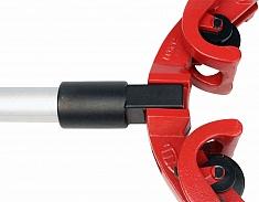 Крепление рукоятки к корпусу ручного роторного трубореза Reed Low Clearance Rotary Cutter LCRC12I